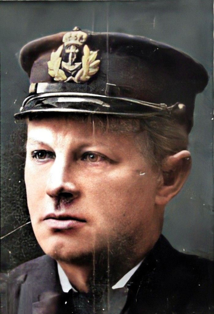 Den Norske hær og flaate. [1] : Fastlønnede og fhv. fastlønnede, i krig tjenstpligtige officerer den 1. jan. 1914.